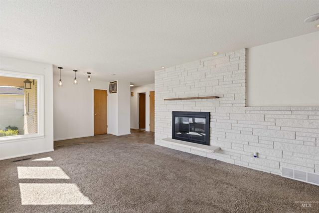 61 S Canyon St, Nampa, ID 83651