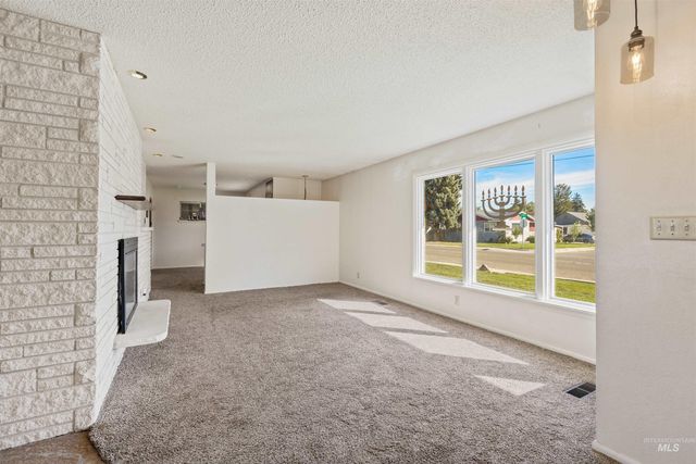 61 S Canyon St, Nampa, ID 83651