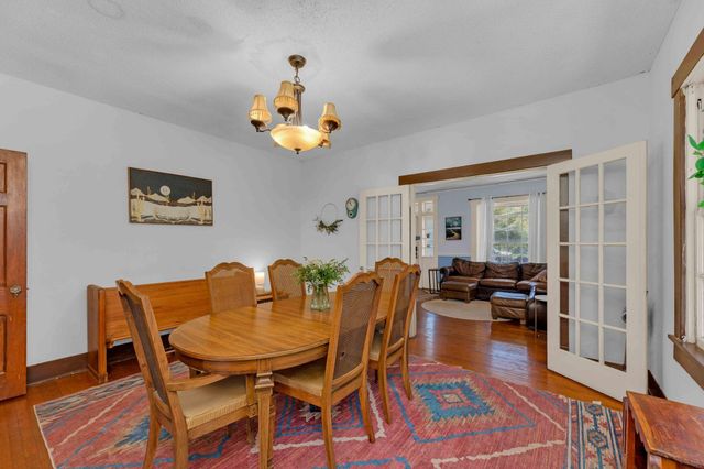 706 W 11th ST, Taylor, TX 76574