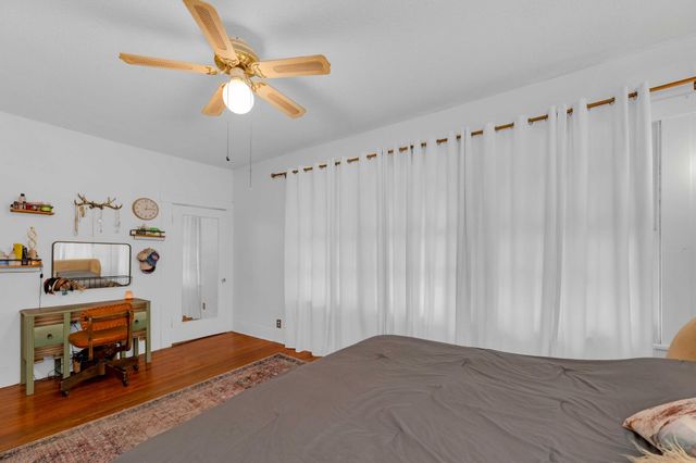706 W 11th ST, Taylor, TX 76574