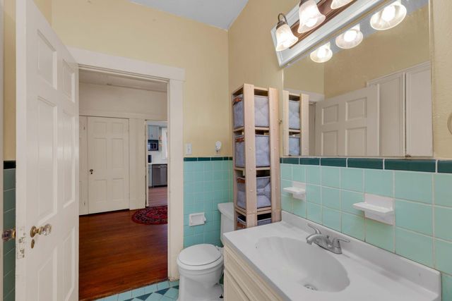 706 W 11th ST, Taylor, TX 76574