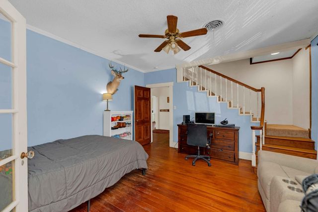 706 W 11th ST, Taylor, TX 76574