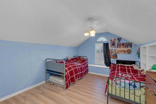 706 W 11th ST, Taylor, TX 76574