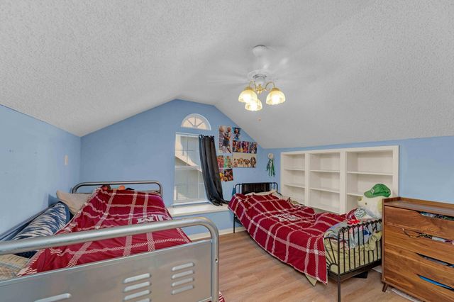 706 W 11th ST, Taylor, TX 76574