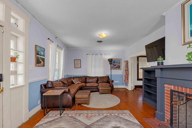 706 W 11th ST, Taylor, TX 76574