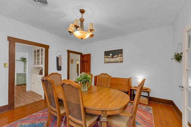 706 W 11th ST, Taylor, TX 76574