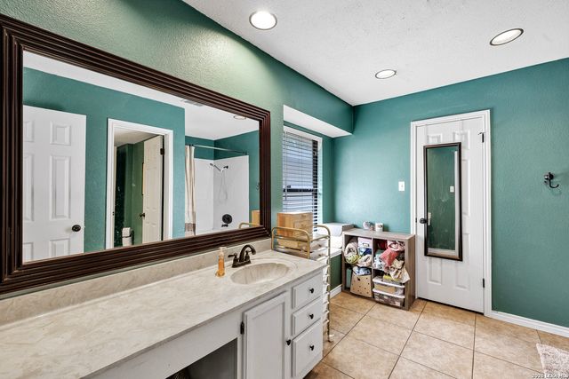 17007 VISTA BLF, San Antonio, TX 78247