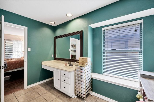 17007 VISTA BLF, San Antonio, TX 78247