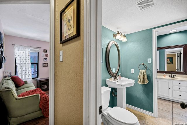 17007 VISTA BLF, San Antonio, TX 78247