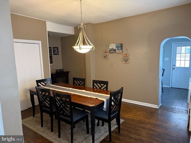 2722 ASH ST, Philadelphia, PA 19137