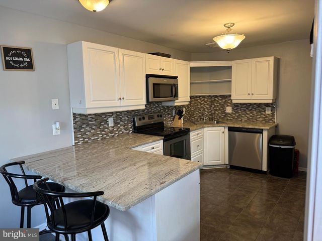 2722 ASH ST, Philadelphia, PA 19137