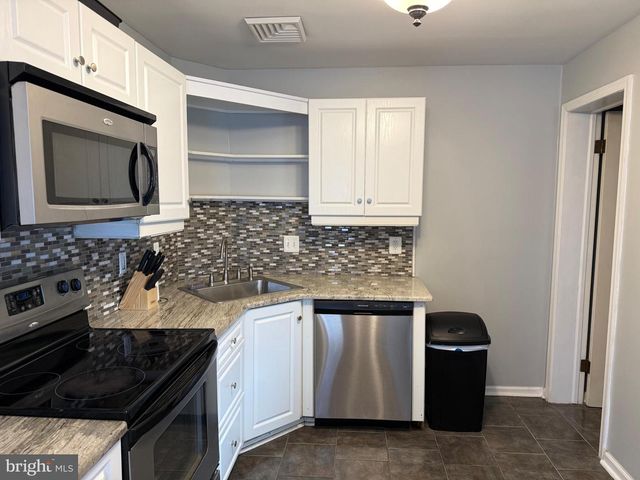 2722 ASH ST, Philadelphia, PA 19137