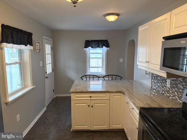 2722 ASH ST, Philadelphia, PA 19137