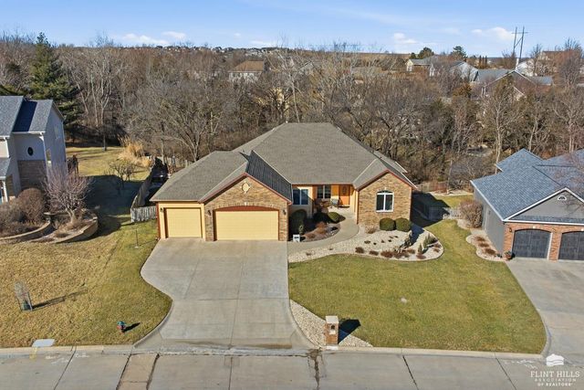 916 Overhill Road, Manhattan, KS 66503