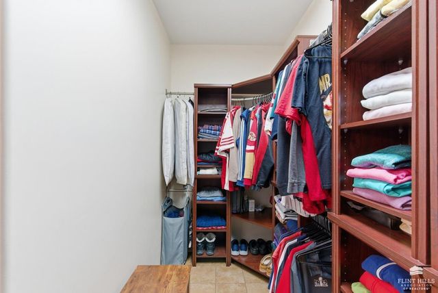 916 Overhill Road, Manhattan, KS 66503