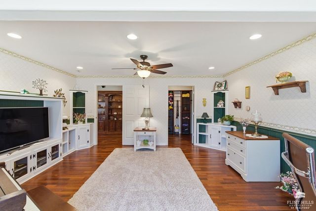 916 Overhill Road, Manhattan, KS 66503