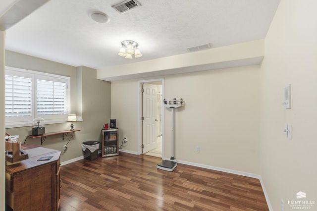 916 Overhill Road, Manhattan, KS 66503