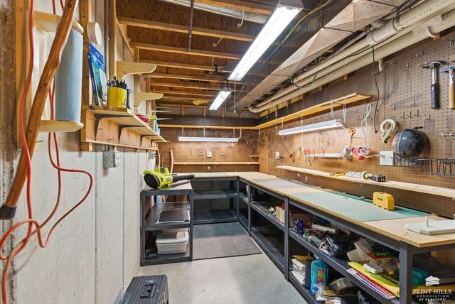 916 Overhill Road, Manhattan, KS 66503