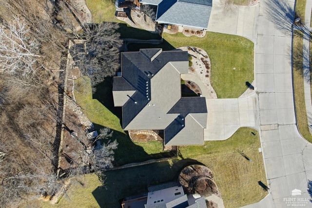 916 Overhill Road, Manhattan, KS 66503