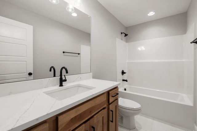 8184 Gideon Rd, Greenbrier, TN 37073