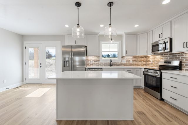 8184 Gideon Rd, Greenbrier, TN 37073