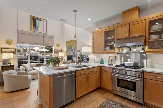 328 INNER HARBOUR CIRCLE, Tampa, FL 33602