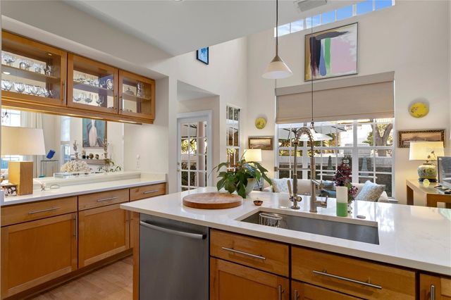 328 INNER HARBOUR CIRCLE, Tampa, FL 33602