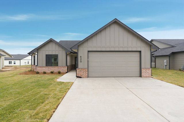 620 Elmwood St, Park City, KS 67147