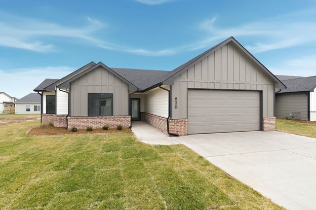 620 Elmwood St, Park City, KS 67147
