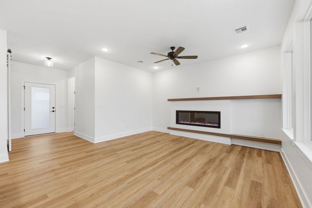 620 Elmwood St, Park City, KS 67147