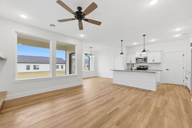 620 Elmwood St, Park City, KS 67147