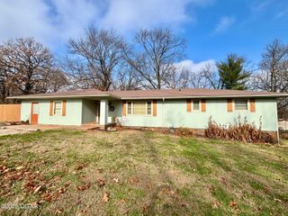1700 Ankney Place, Neosho, MO 64850