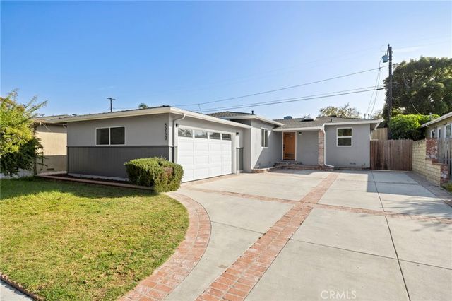 5250 W 137th St, Hawthorne, CA 90250