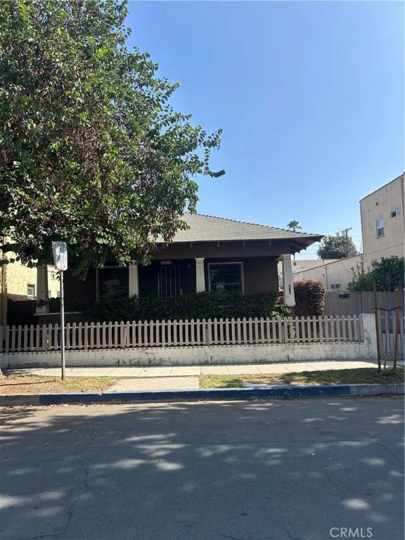 828 Maine, Long Beach, CA 90813