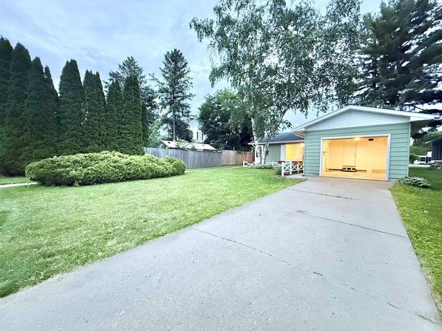 275 Broadway Street, Prairie Du Sac, WI 53578