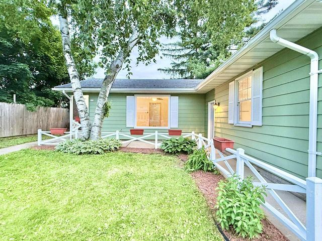 275 Broadway Street, Prairie Du Sac, WI 53578