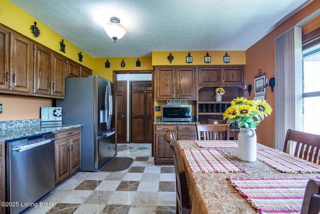11441 Rineyville Rd, Vine Grove, KY 40175