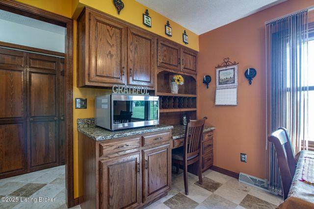 11441 Rineyville Rd, Vine Grove, KY 40175
