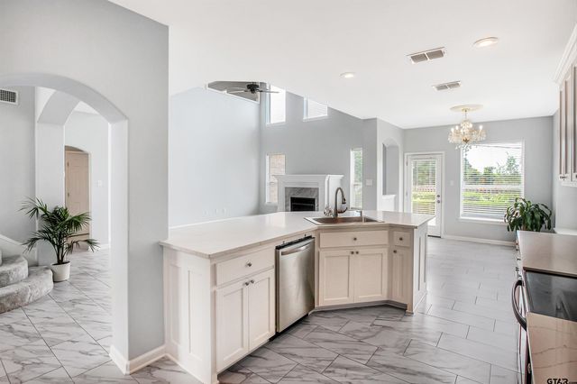 5718 Gloucester Dr, Tyler, TX 75707