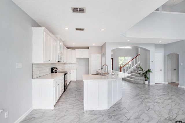 5718 Gloucester Dr, Tyler, TX 75707