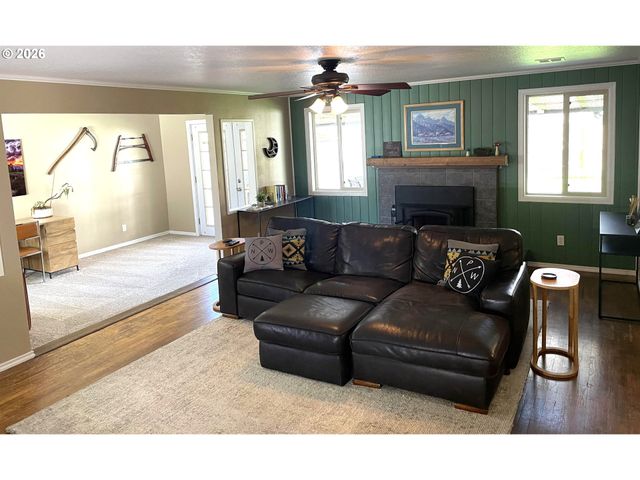 76484 PORTAL Dr, Oakridge, OR 97463