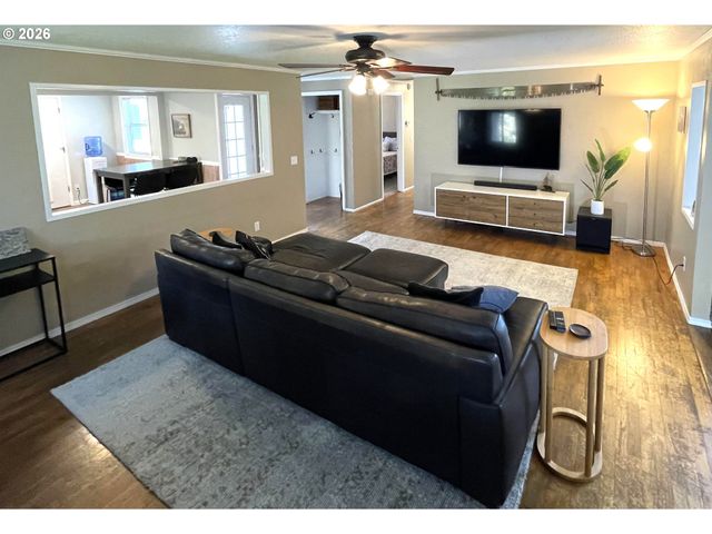 76484 PORTAL Dr, Oakridge, OR 97463