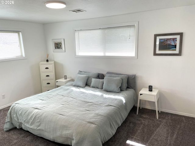 76484 PORTAL Dr, Oakridge, OR 97463