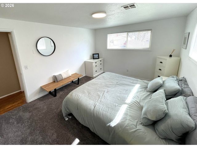 76484 PORTAL Dr, Oakridge, OR 97463