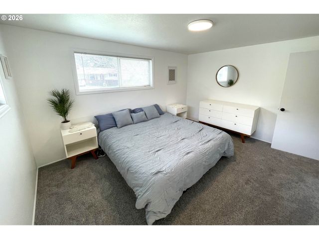 76484 PORTAL Dr, Oakridge, OR 97463