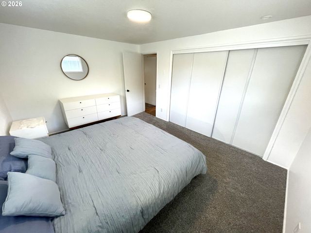 76484 PORTAL Dr, Oakridge, OR 97463