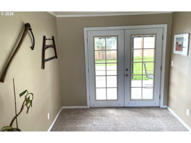 76484 PORTAL Dr, Oakridge, OR 97463