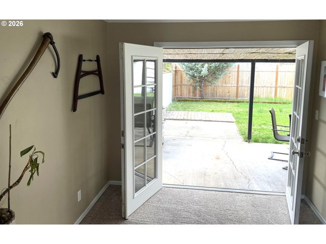 76484 PORTAL Dr, Oakridge, OR 97463