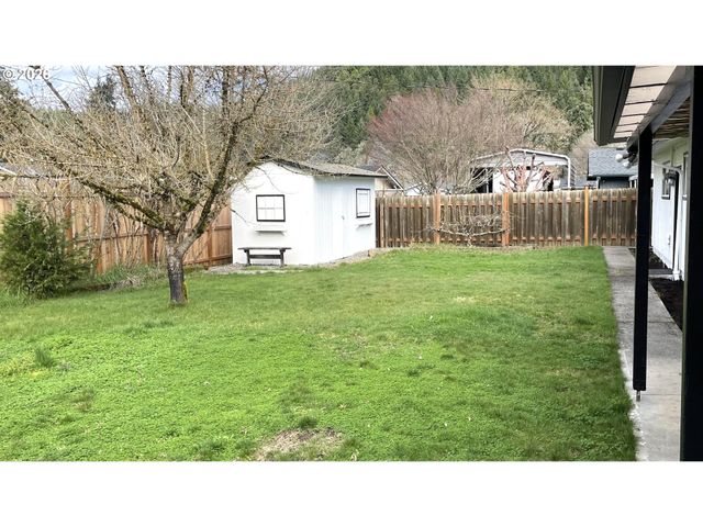 76484 PORTAL Dr, Oakridge, OR 97463