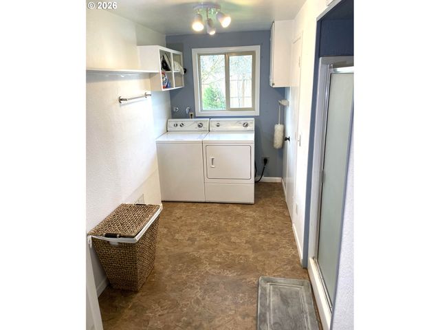 76484 PORTAL Dr, Oakridge, OR 97463